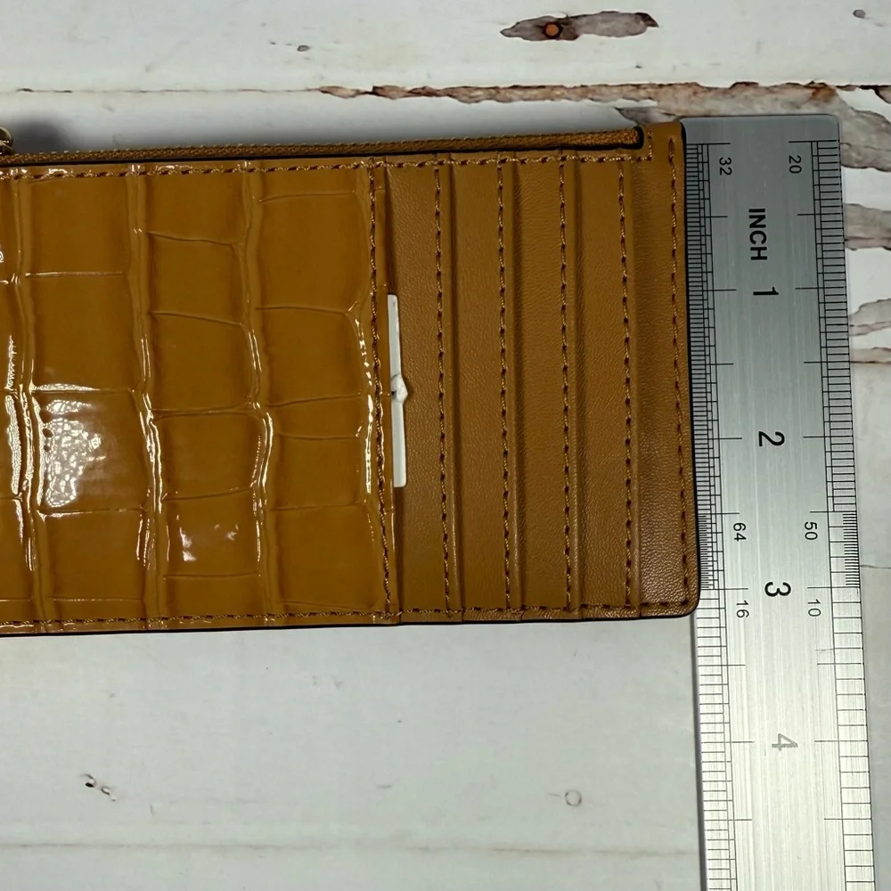 NWT Michael Kors jet set travel medium card case.